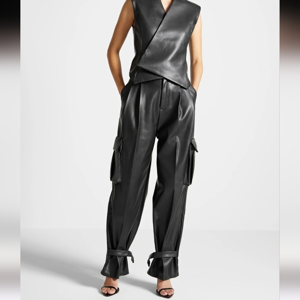 Maniere De Voir Leather Pleated Cargo Trousers in Black 12 Wide-Leg Avante Garde